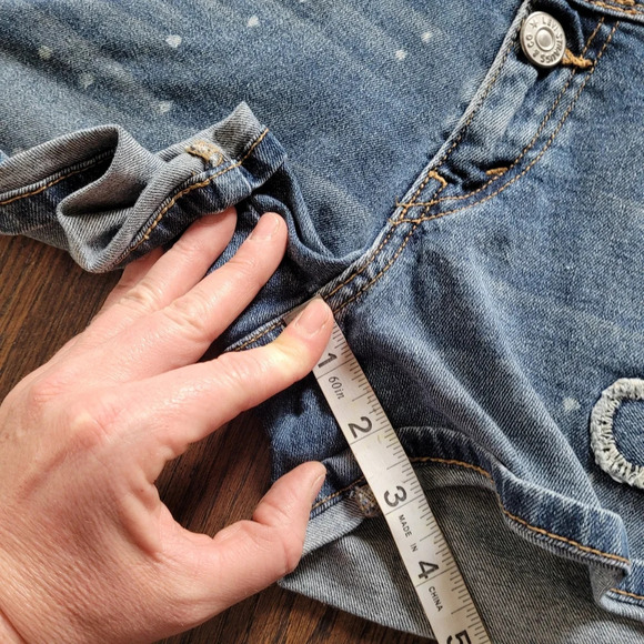 Levi's Distressed Medium Wash Double Button Jean Denim Shorts Size Junior's 5 - Picture 7 of 9